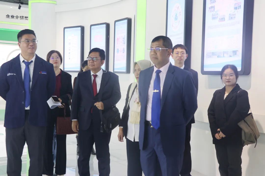 20231208-3-印尼工业部、莫罗瓦利金属工业理工学院、佛山职业手艺学院莅临long8循环交流会见.jpg
