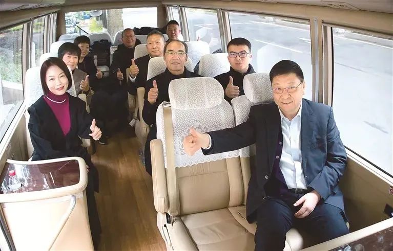20240306-1-long8循环组织收看第十四届天下人民代表大会第二次聚会开幕会.jpg